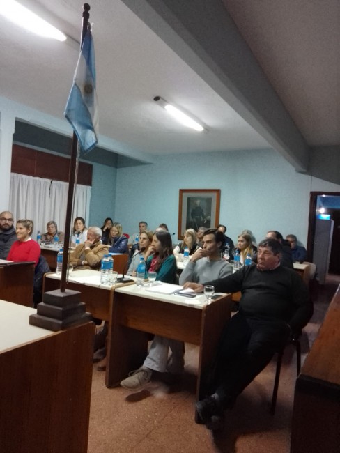 Los Concejales y Mayores Contribuyentes en Asamblea.