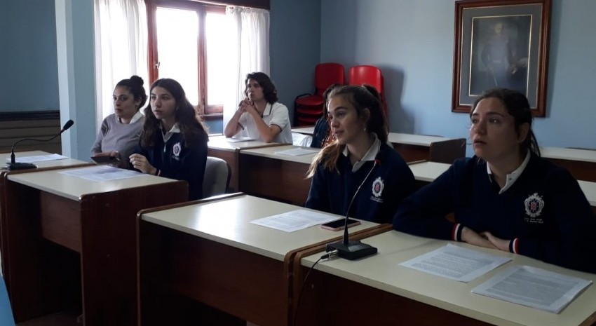 Alumnos que participarán del Parlamento Juvenil del Mercosur realizaron un simulacro en el HCD